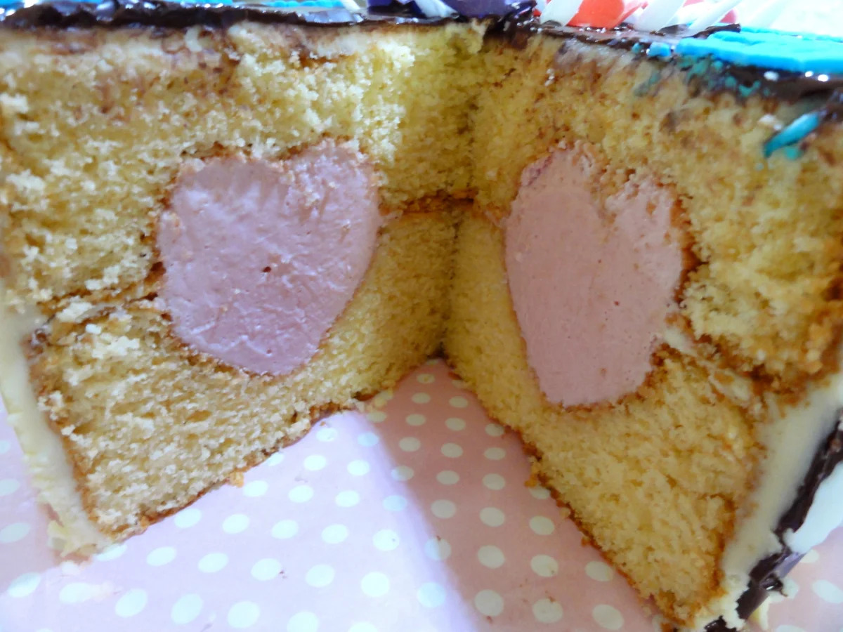 FONDANT:   " DAS HERZ IN DER TORTE " - Rezept - Bild Nr. 4375