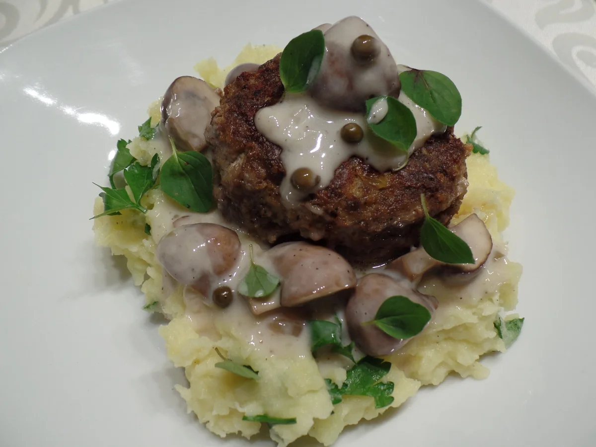 Frikadellen mit Champignons in Pfefferrahm - Rezept - Bild Nr. 4411