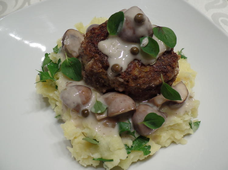 Frikadellen mit Champignons in Pfefferrahm - Rezept - kochbar.de