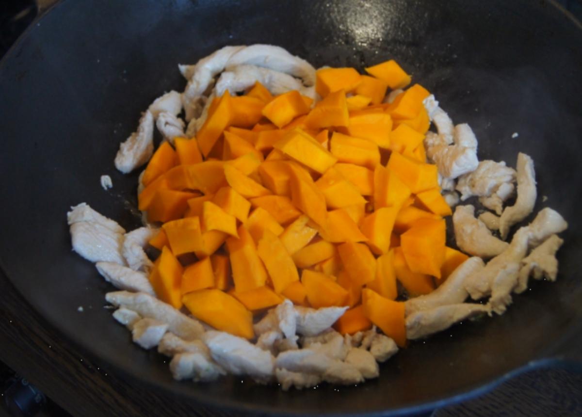 Kürbis-Gemüse-Hähnchenbrustfilet-Wok süß-sauer mit Basmatireis - Rezept - Bild Nr. 4419