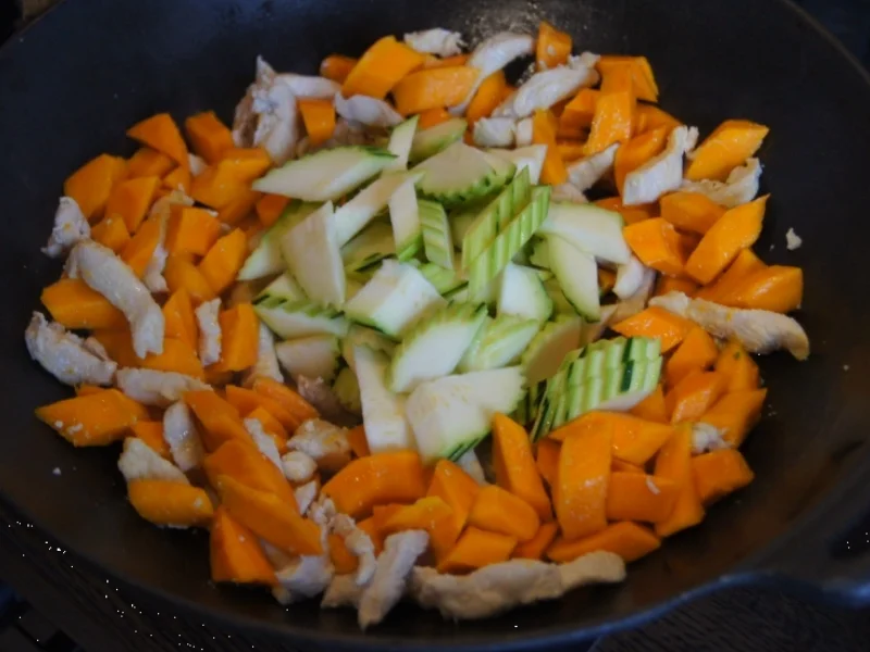 Rezept: Kürbis-Gemüse-Hähnchenbrustfilet-Wok süß-sauer mit Basmatireis Bild Nr. 4420 Kürbis-Gemüse-Hähnchenbrustfilet-Wok süß-sauer mit Basmatireis - Rezept - Bild Nr. 4420