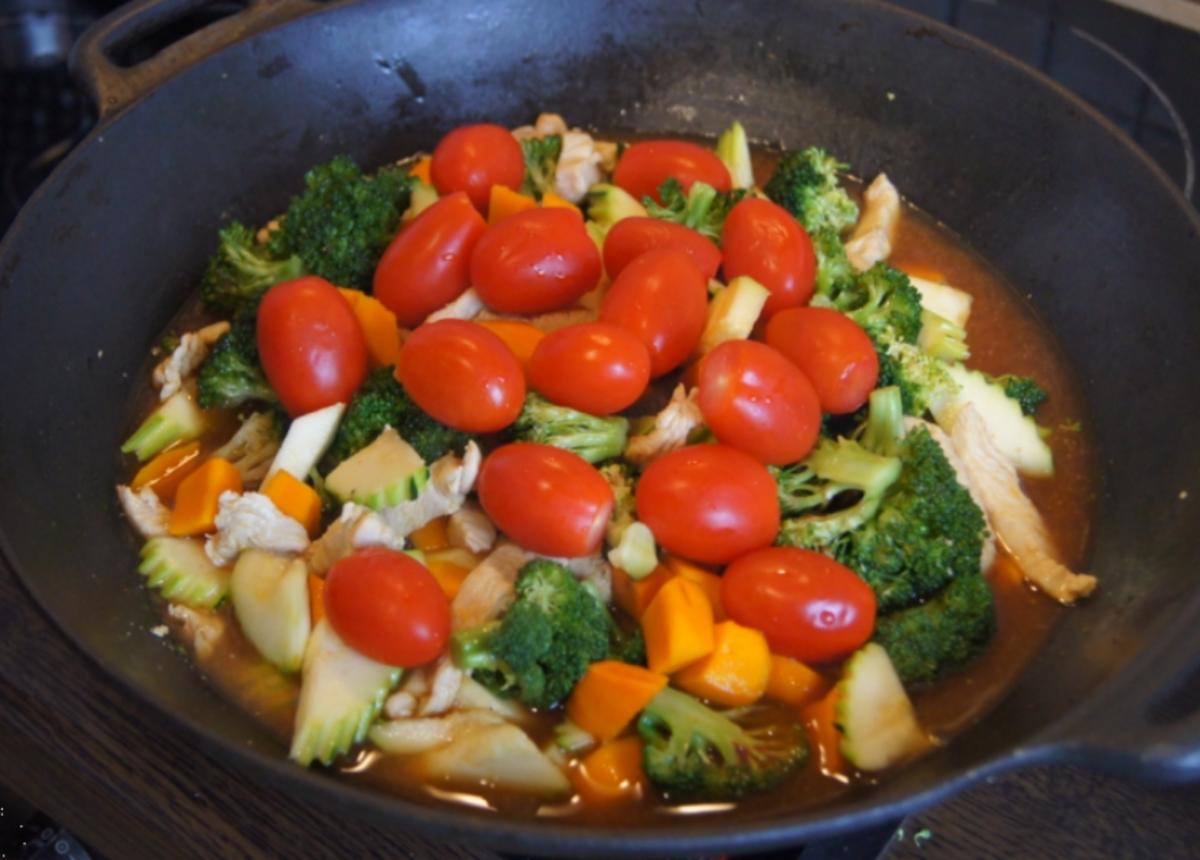 Kürbis-Gemüse-Hähnchenbrustfilet-Wok süß-sauer mit Basmatireis - Rezept - Bild Nr. 4423