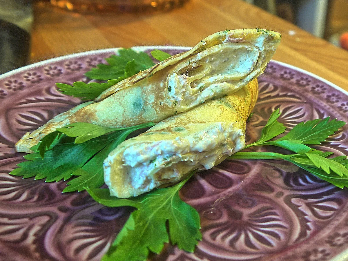 Kräutercrépes mit Avocado-Thunfisch-Creme - Rezept - Bild Nr. 4411