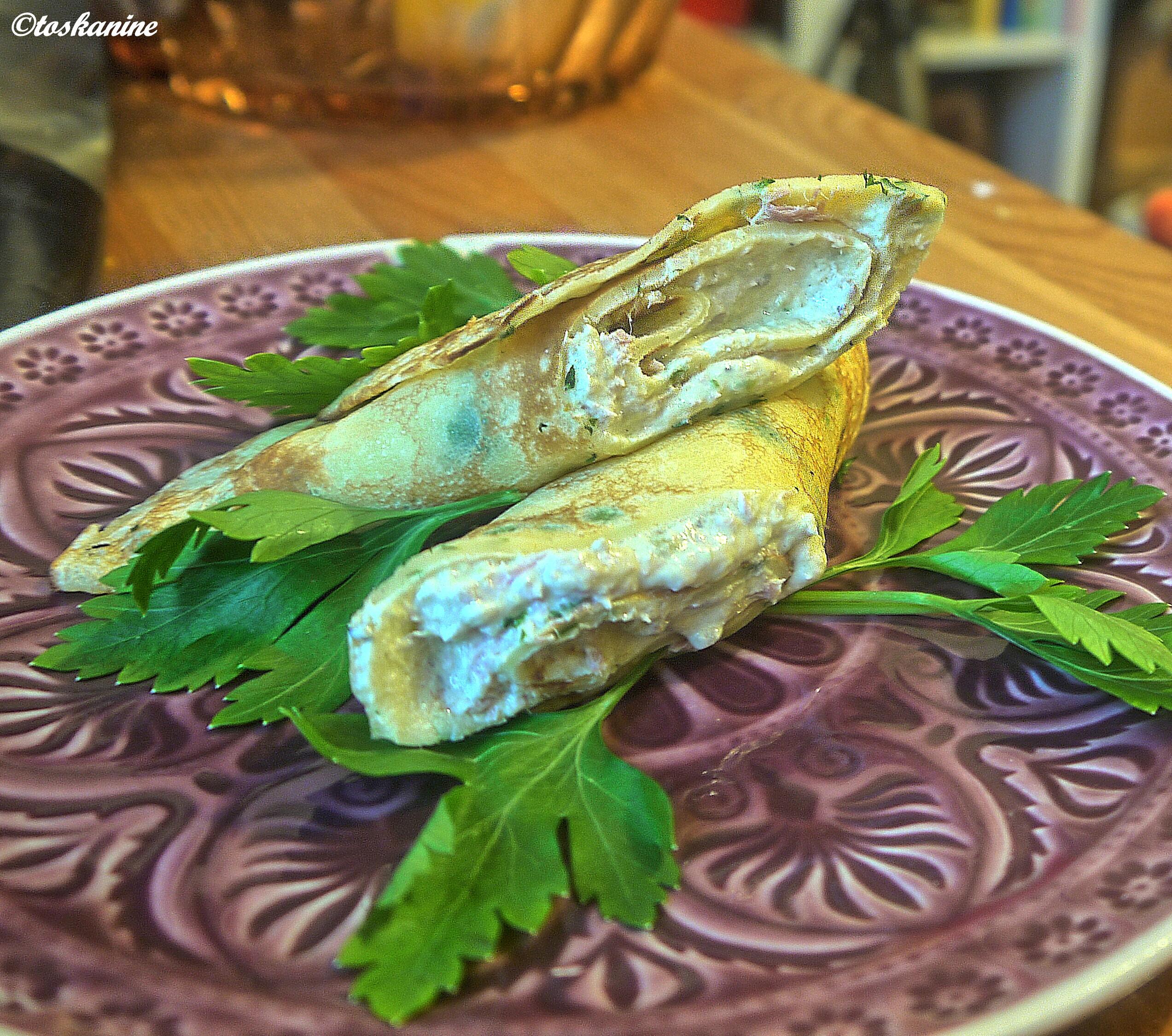 Bilder für Kräutercrépes mit Avocado-Thunfisch-Creme - Rezept