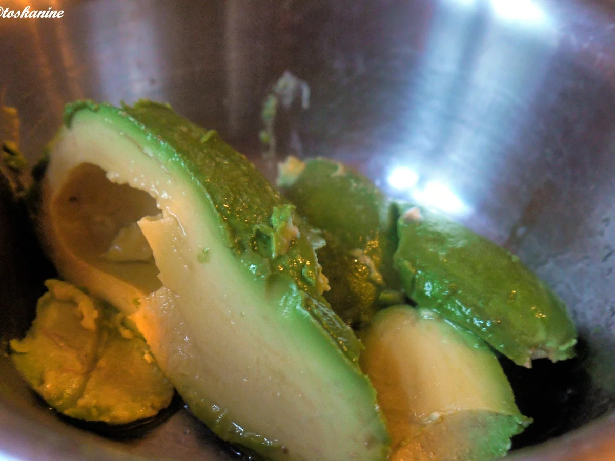 Kräutercrépes mit Avocado-Thunfisch-Creme - Rezept - Bild Nr. 4412