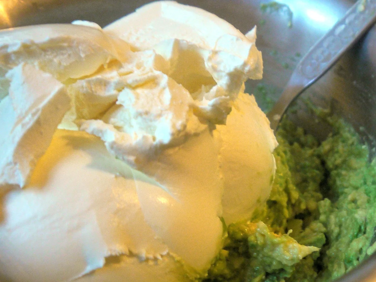 Kräutercrépes mit Avocado-Thunfisch-Creme - Rezept - Bild Nr. 4413