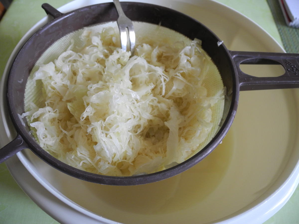 Kartoffel - Sauerkraut - Puffer mit Joghurt - Gurken - Salat - Rezept - Bild Nr. 4411
