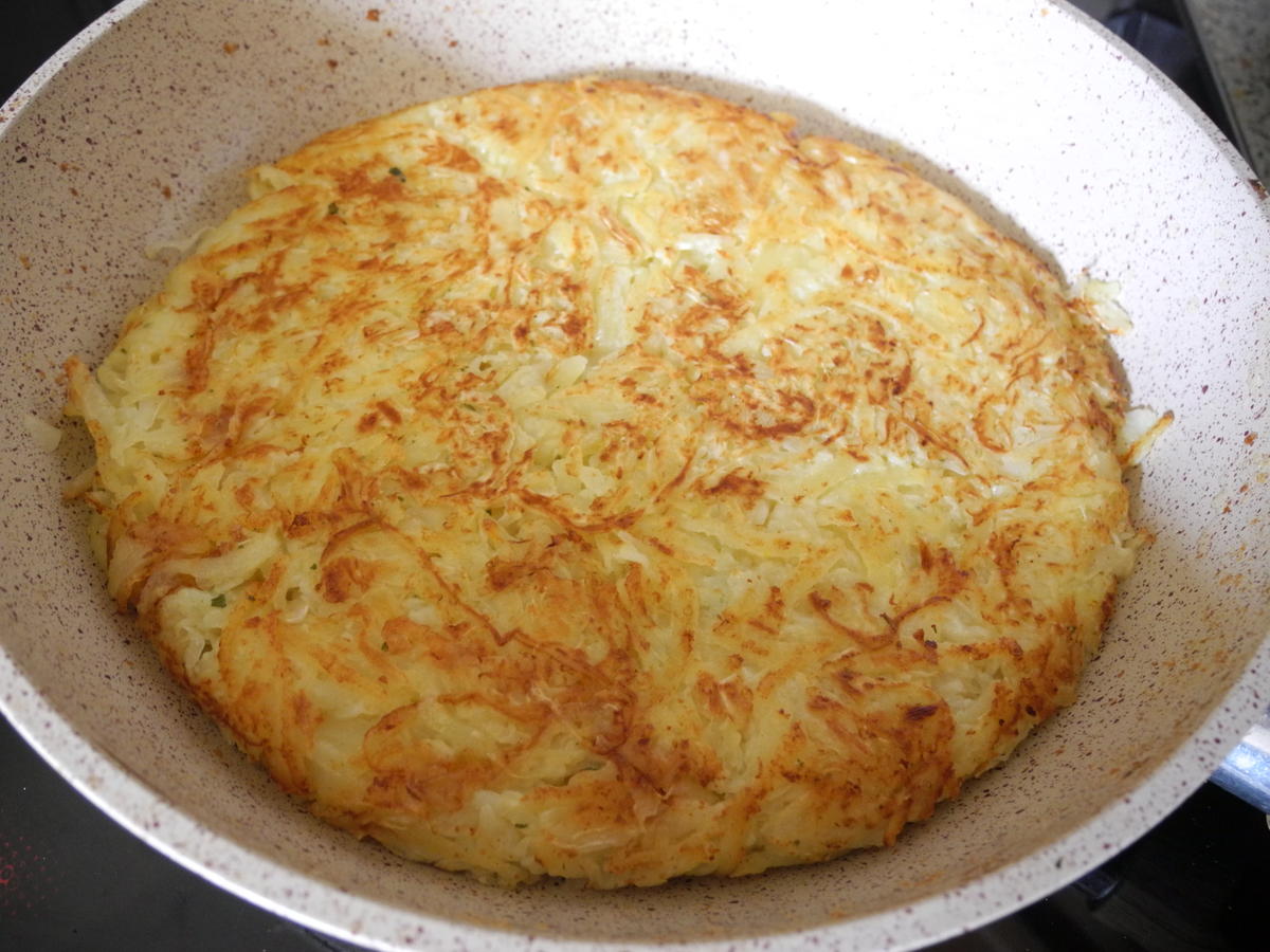 Kartoffel - Sauerkraut - Puffer mit Joghurt - Gurken - Salat - Rezept - Bild Nr. 4418