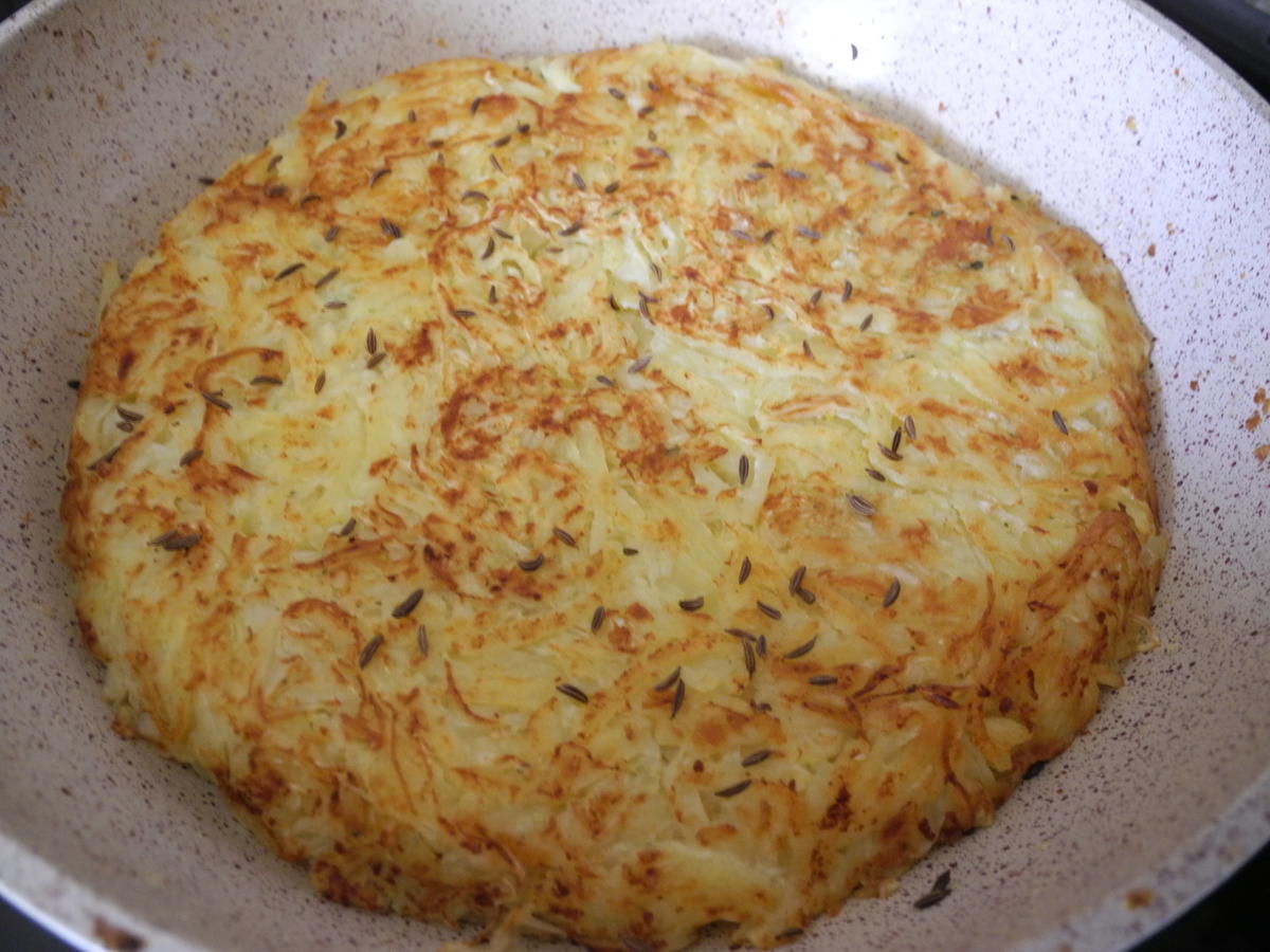 Kartoffel - Sauerkraut - Puffer mit Joghurt - Gurken - Salat - Rezept - Bild Nr. 4419
