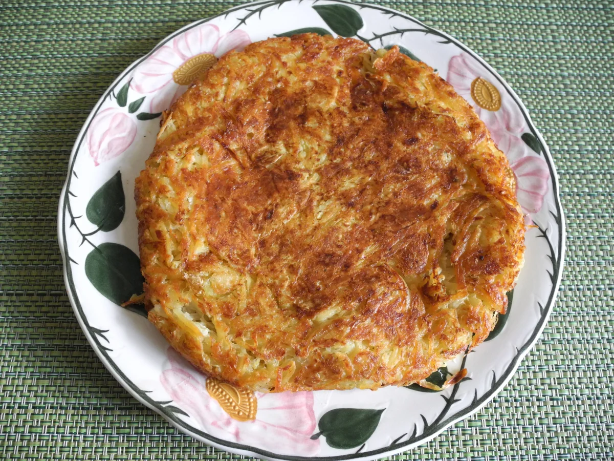 Kartoffel - Sauerkraut - Puffer mit Joghurt - Gurken - Salat - Rezept - Bild Nr. 4427