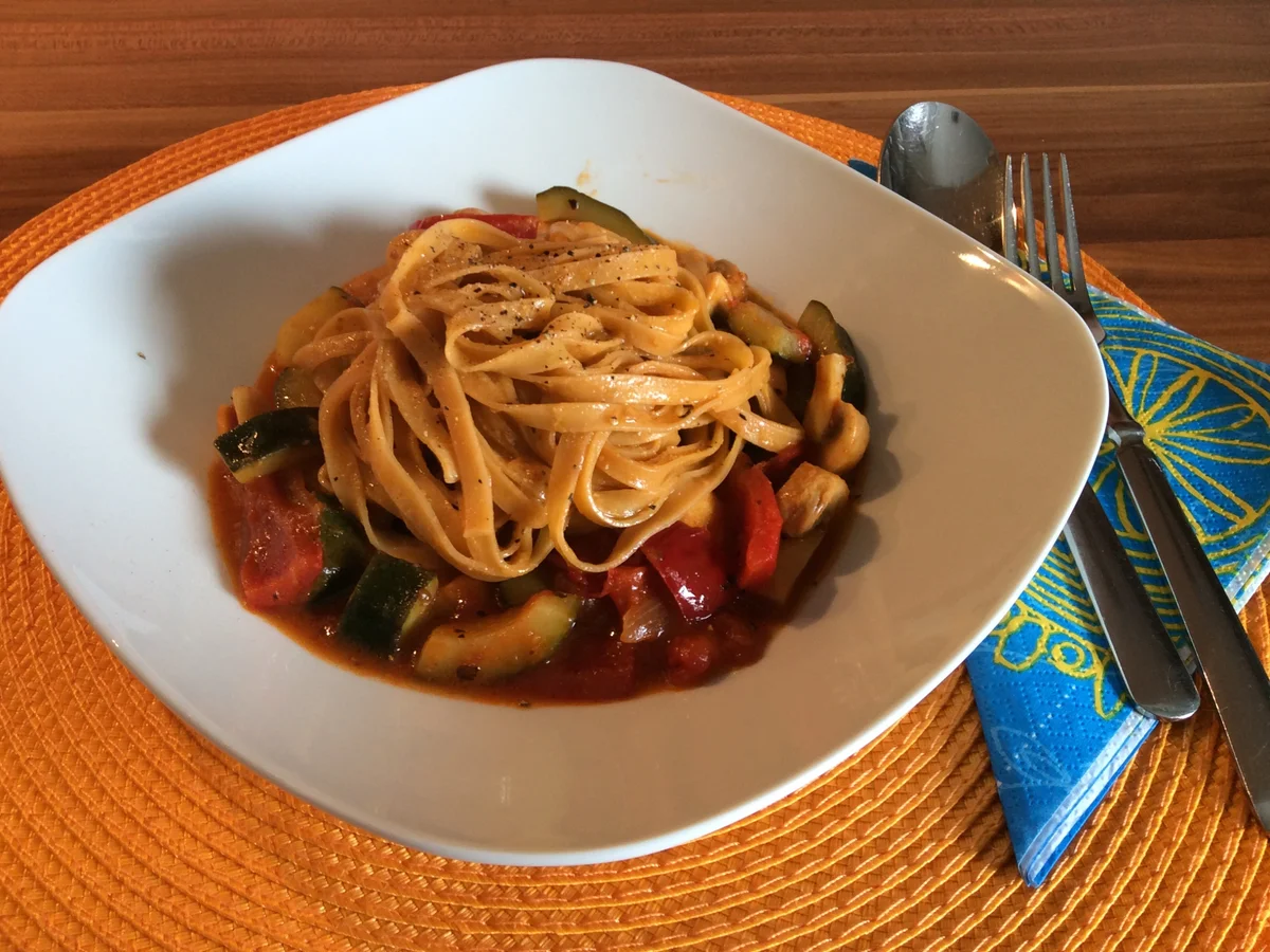 Rezept: Chili Nudeln mit Gemüse auf italienische Art, leicht scharf Bild Nr. 4432 Chili Nudeln mit Gemüse auf italienische Art, leicht scharf - Rezept - Bild Nr. 4432