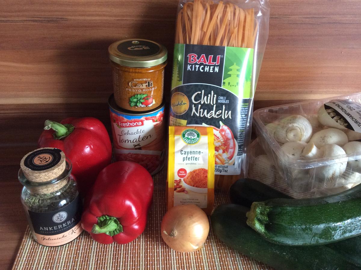 Chili Nudeln mit Gemüse auf italienische Art, leicht scharf - Rezept ...