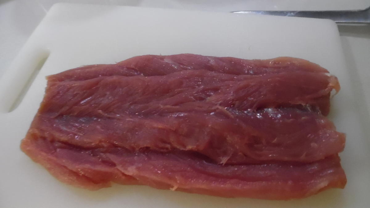 Schweinefilet im Bacon-Mantel mit Pflaumen-Frischkäsefüllung und Madeira-Pflaumensoße - Rezept - Bild Nr. 4440