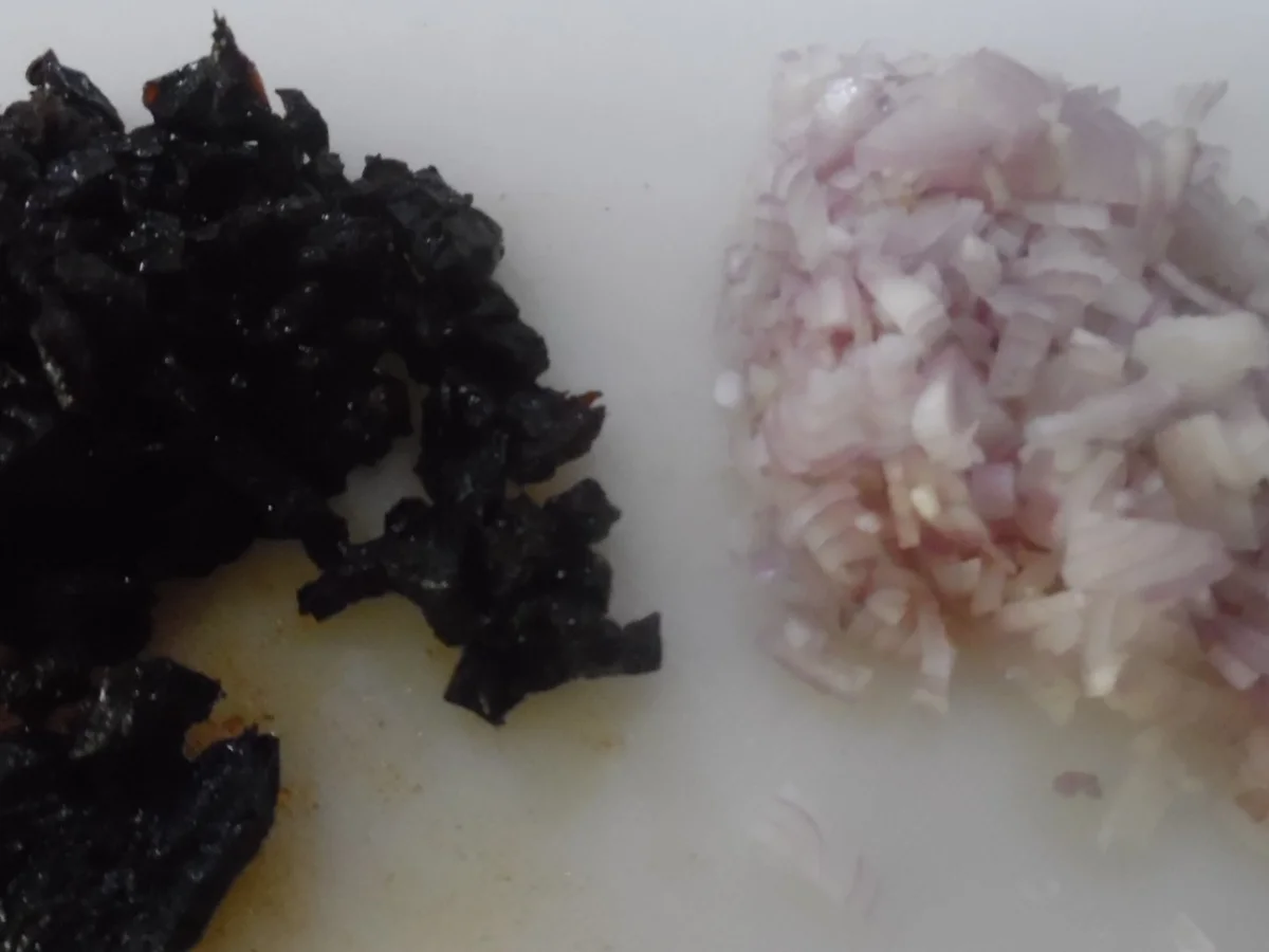 Schweinefilet im Bacon-Mantel mit Pflaumen-Frischkäsefüllung und Madeira-Pflaumensoße - Rezept - Bild Nr. 4446