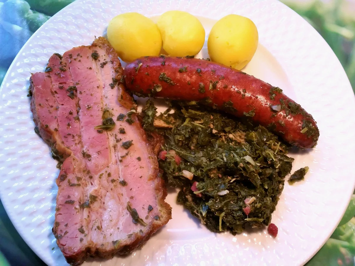 Grünkohl mit Mettenden und mild-geräuchertem Bauchfleisch - Rezept - Bild Nr. 2