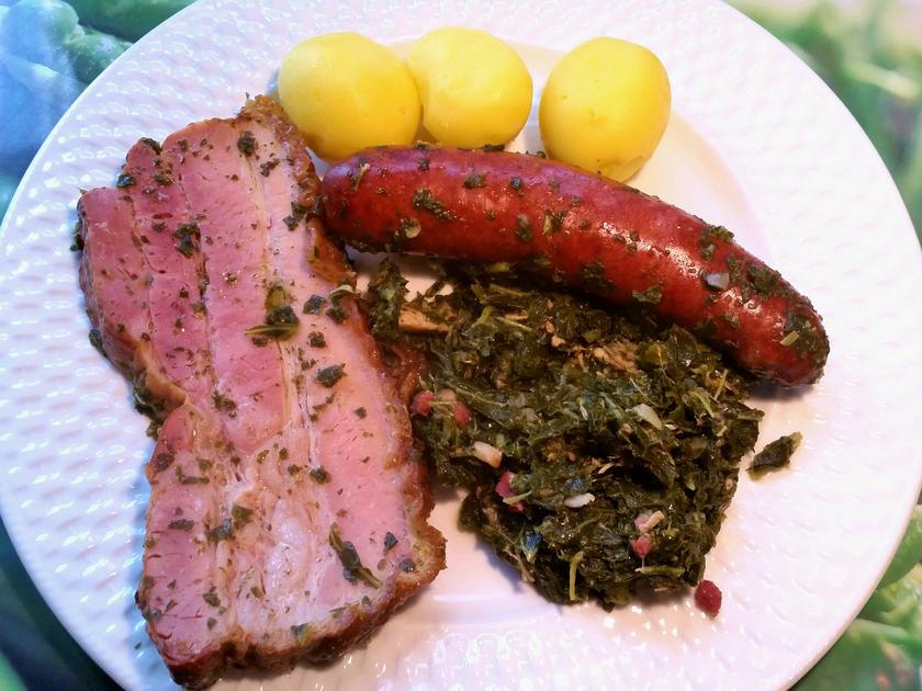 Grünkohl mit Mettenden und mild geräuchertem Bauchfleisch - einfach ... Grünkohl mit Mettenden und mild geräuchertem Bauchfleisch - einfach ...