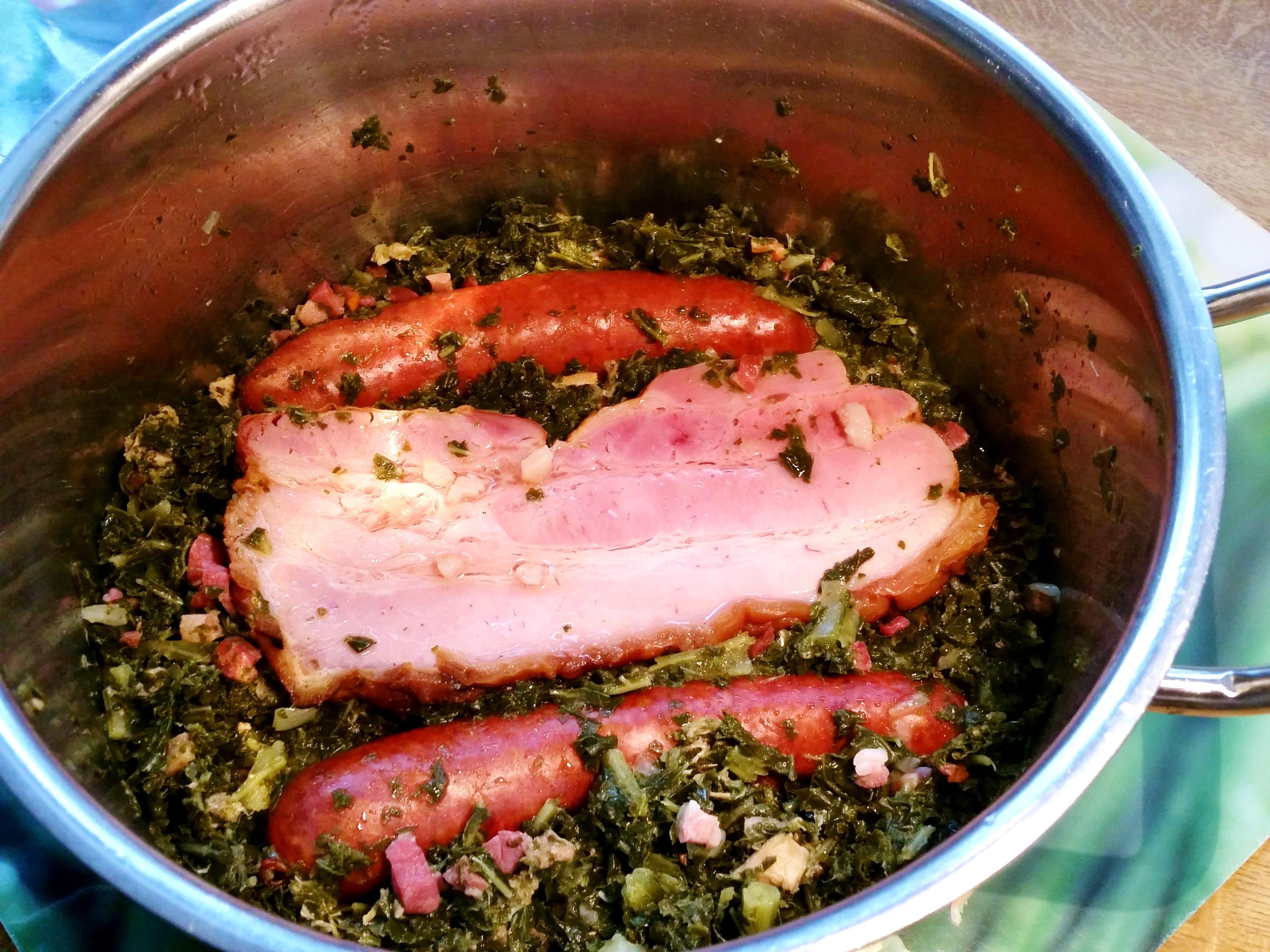 Bilder für Grünkohl mit Mettenden und mild-geräuchertem Bauchfleisch - Rezept