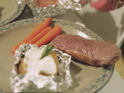 Steak vom Galloway Rind, dazu Folienkartoffel und karamellisierte Möhren - Rezept - Bild Nr. 2