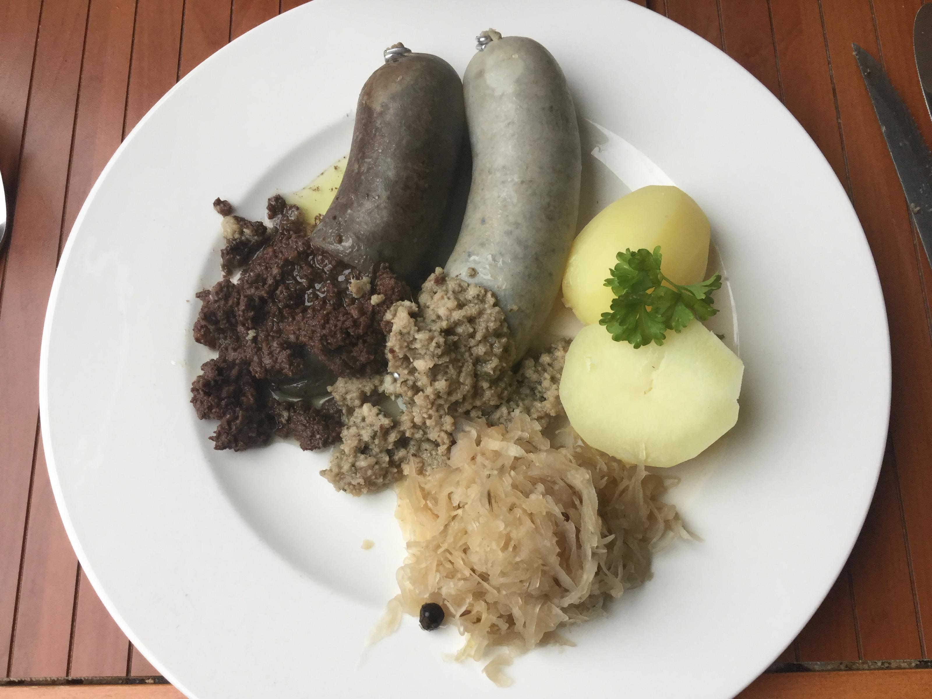 Bilder für Blut- und Leberwurst mit Kartoffeln und Sauerkraut - Rezept