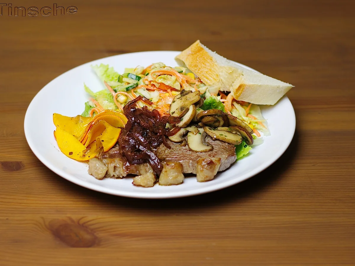Rumpsteak, gebratene Champignons, Kürbis & Portwein-Zwiebel-Reduktion - Rezept - Bild Nr. 4459