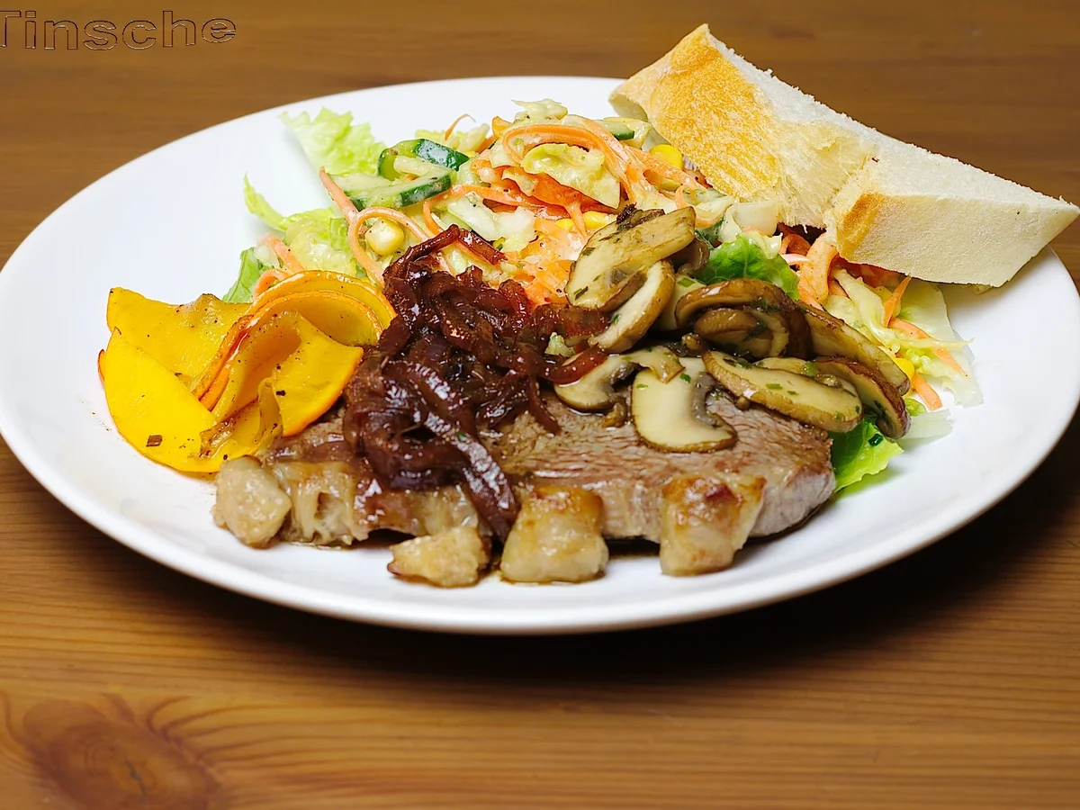Rumpsteak, gebratene Champignons, Kürbis & Portwein-Zwiebel-Reduktion - Rezept - Bild Nr. 4460