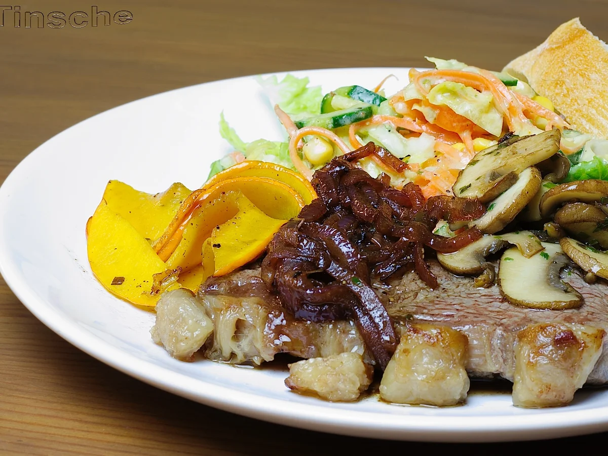Rumpsteak, gebratene Champignons, Kürbis & Portwein-Zwiebel-Reduktion - Rezept - Bild Nr. 4461