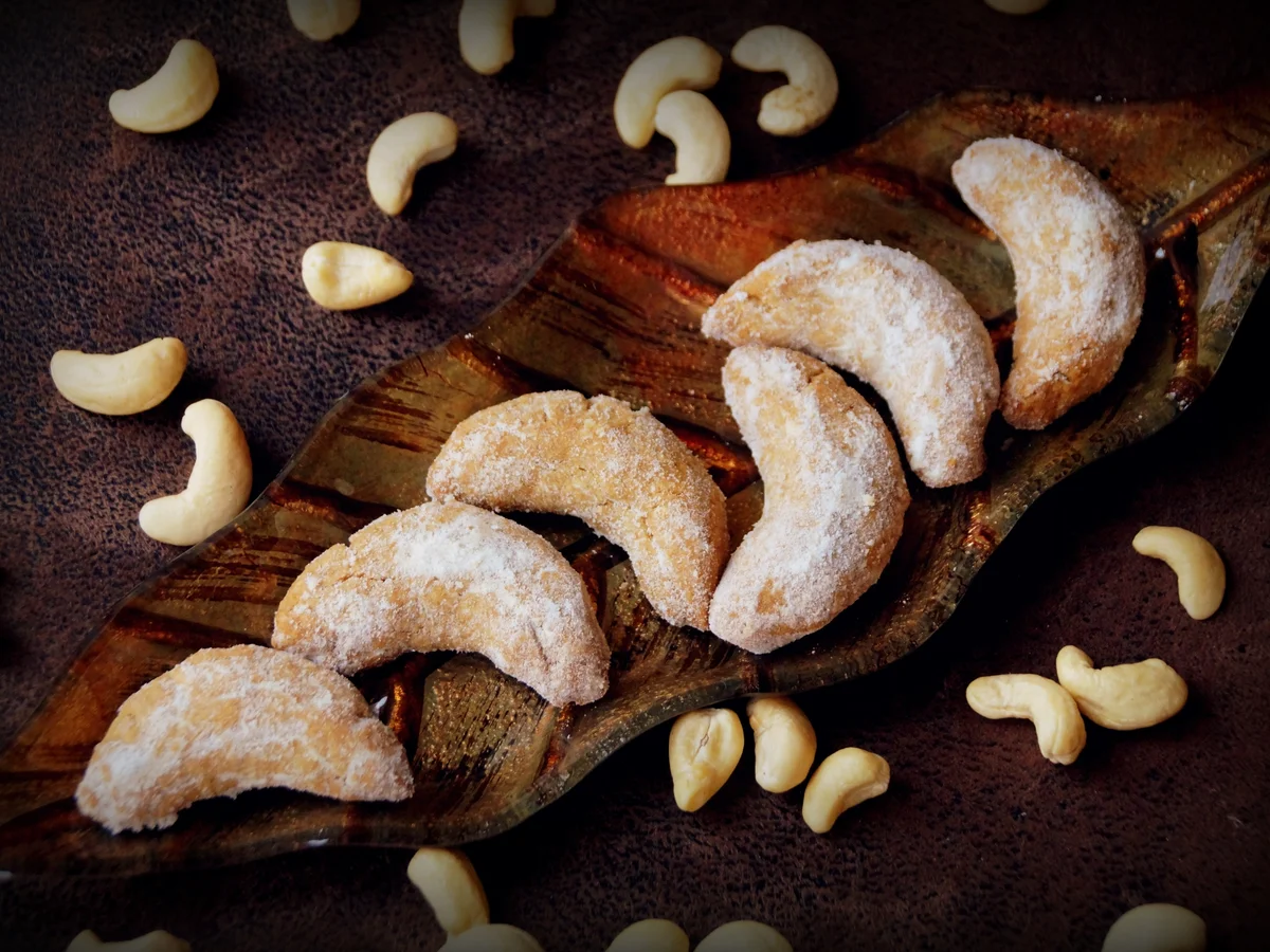 Rezept: Weihnachtsplätzchen: Ingwer-Nuss-Kipferl Bild Nr. 2 Weihnachtsplätzchen: Ingwer-Nuss-Kipferl - Rezept - Bild Nr. 2