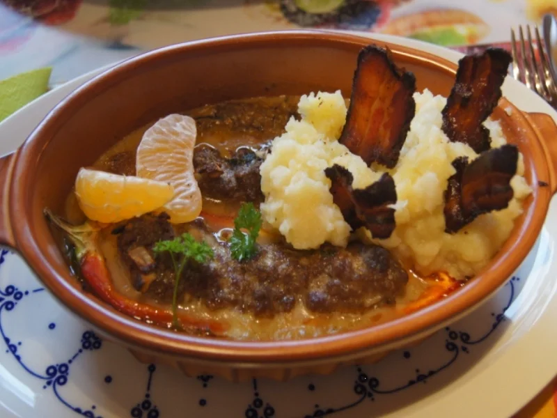 Gefüllte Spitzpaprika auf Waldpilzrahmsauce mit herzhaften Sellerie-Kartoffelstampf - Rezept - Bild Nr. 4468