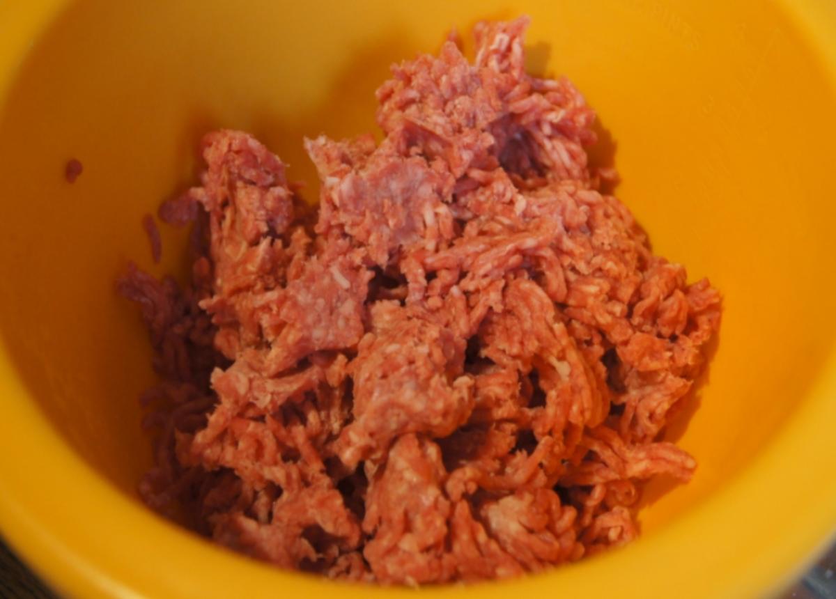 Gefüllte Spitzpaprika auf Waldpilzrahmsauce mit herzhaften Sellerie-Kartoffelstampf - Rezept - Bild Nr. 4471