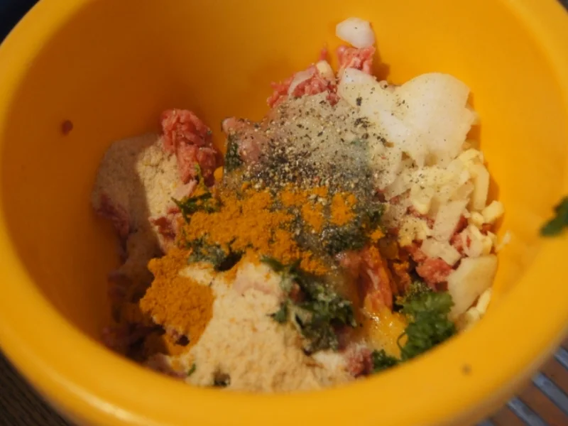 Gefüllte Spitzpaprika auf Waldpilzrahmsauce mit herzhaften Sellerie-Kartoffelstampf - Rezept - Bild Nr. 4474