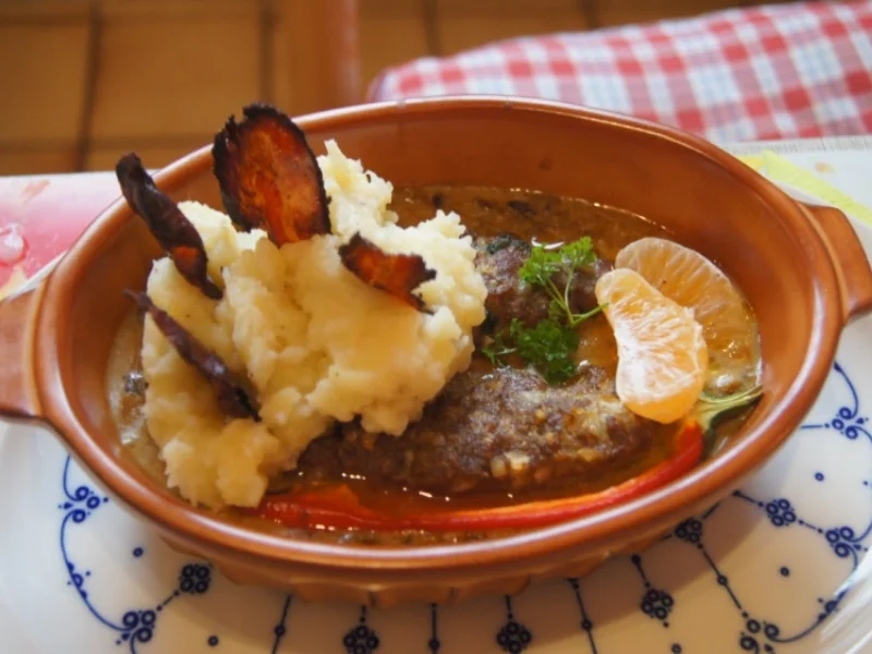 Gefüllte Spitzpaprika auf Waldpilzrahmsauce mit herzhaften Sellerie-Kartoffelstampf - Rezept - Bild Nr. 4486