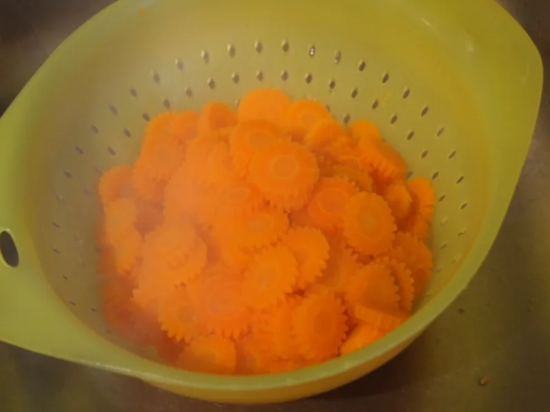 Rezept: Möhrenblüten - Antipasta Bild Nr. 4481 Möhrenblüten - Antipasta - Rezept - Bild Nr. 4481