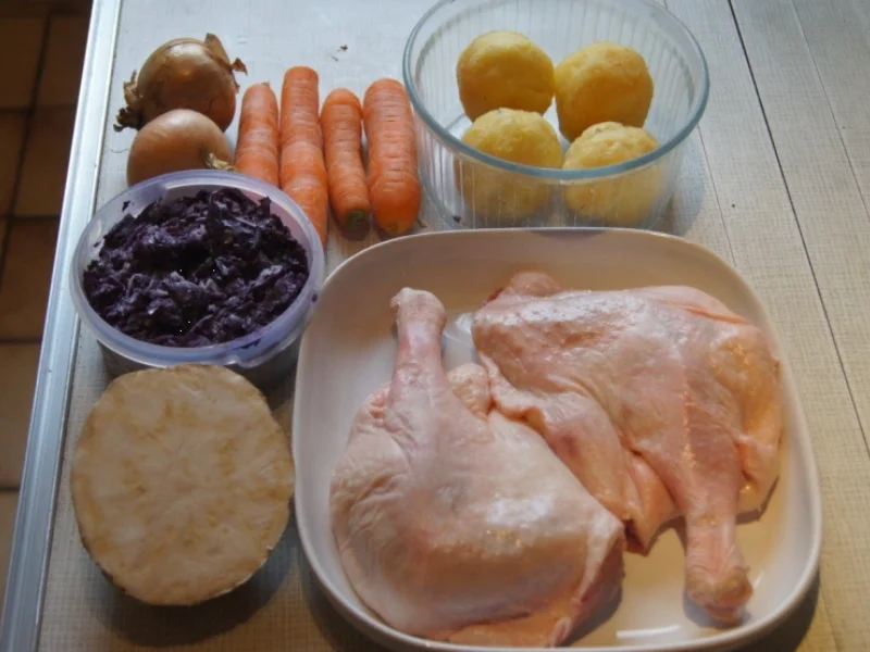 Gänsekeule mit Gemüse-Rahm-Sauce, Knödel und Ananas-Apfel-Rotkohl - Rezept - Bild Nr. 4475