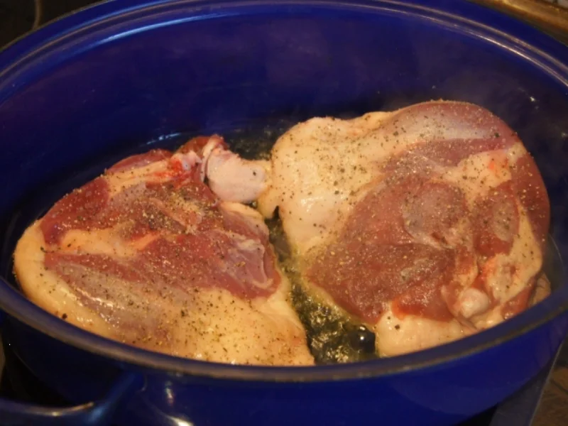 Gänsekeule mit Gemüse-Rahm-Sauce, Knödel und Ananas-Apfel-Rotkohl - Rezept - Bild Nr. 4477