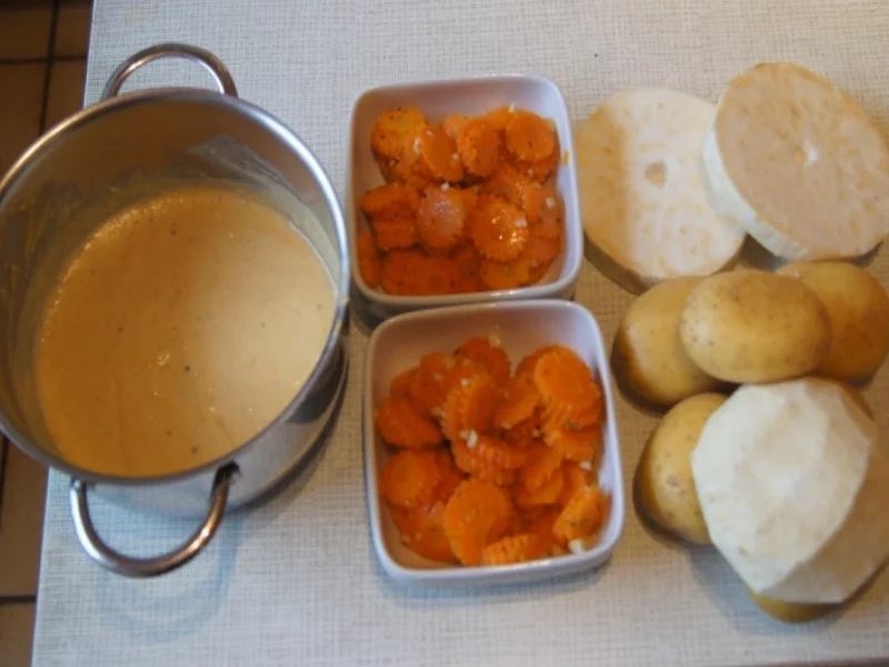 Sellerieschnitzel mit Sellerie-Kartoffelstampf und Möhrenblüten-Antipasta - Rezept - Bild Nr. 4476