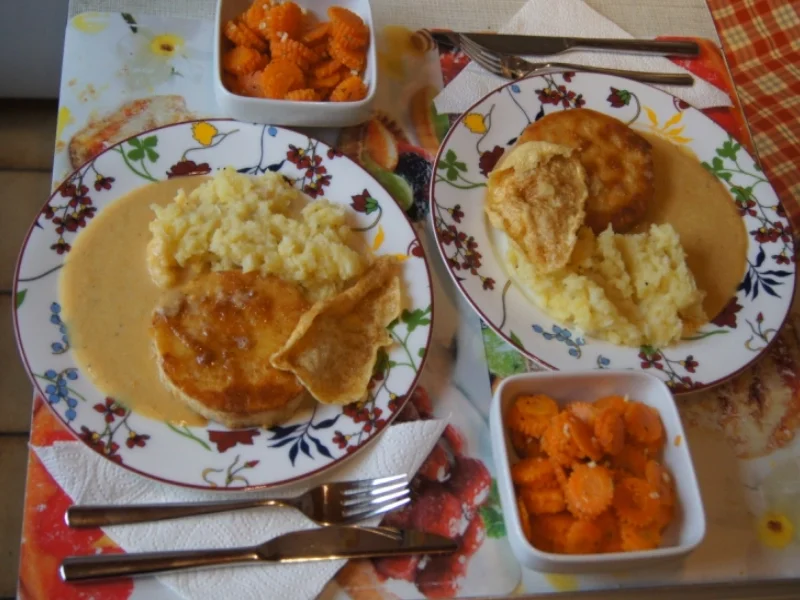 Sellerieschnitzel mit Sellerie-Kartoffelstampf und Möhrenblüten-Antipasta - Rezept - Bild Nr. 4486