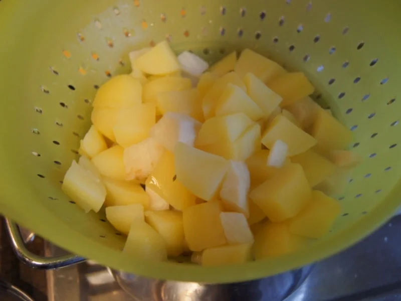 Sellerieschnitzel mit Sellerie-Kartoffelstampf und Möhrenblüten-Antipasta - Rezept - Bild Nr. 4487