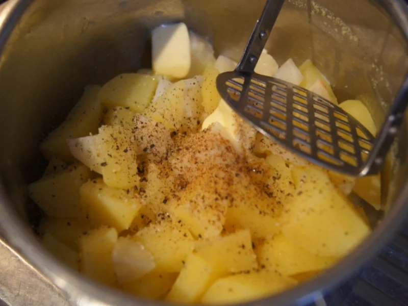 Sellerieschnitzel mit Sellerie-Kartoffelstampf und Möhrenblüten-Antipasta - Rezept - Bild Nr. 4488