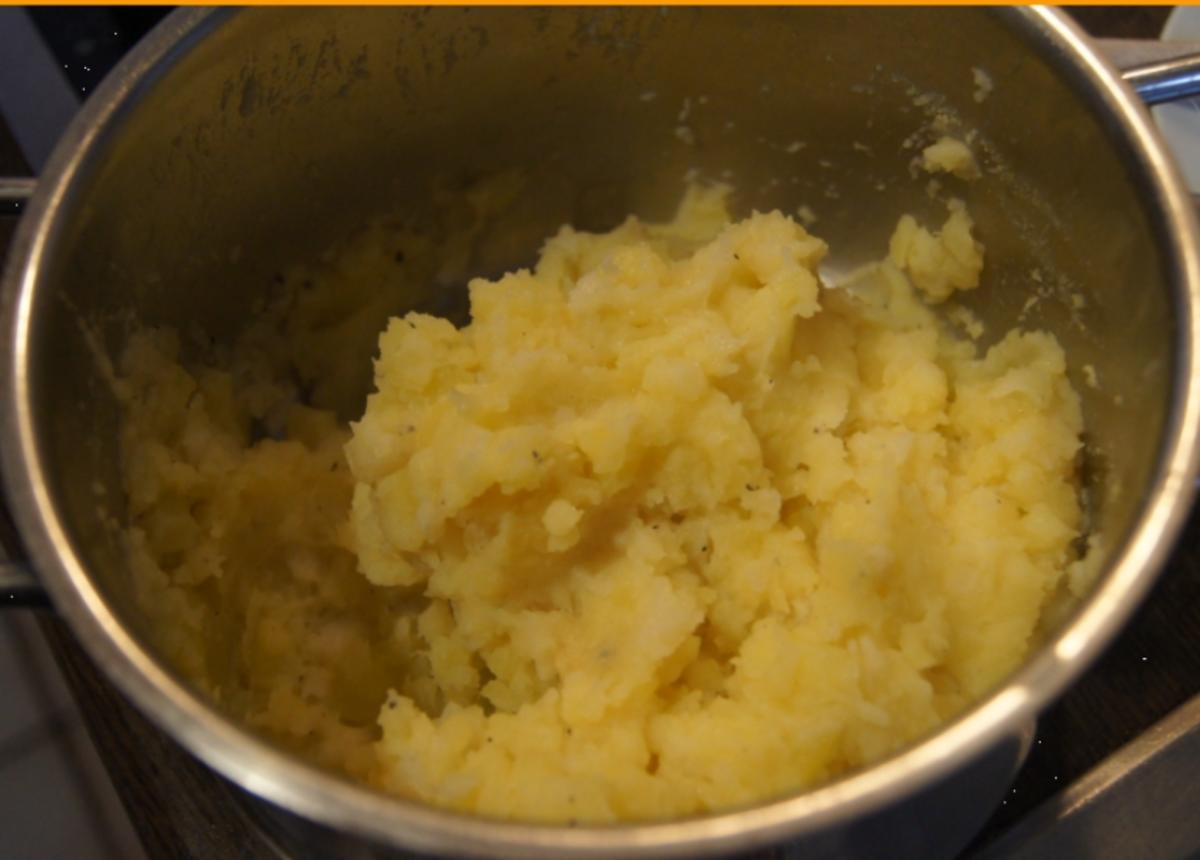 Sellerieschnitzel mit Sellerie-Kartoffelstampf und Möhrenblüten-Antipasta - Rezept - Bild Nr. 4489