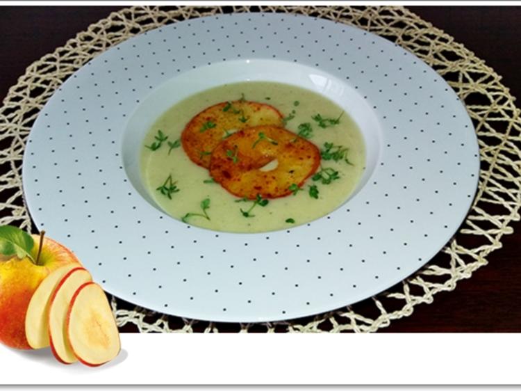Staudensellerie Creme-Suppe mit gebratenen-Apfelscheiben - Rezept ...