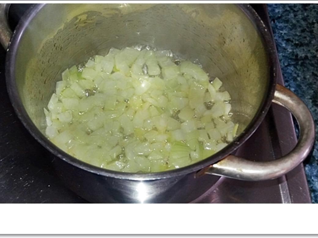 Staudensellerie Creme Suppe mit gebratenen Apfelscheiben - einfach ...