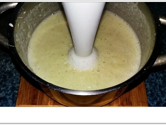 Staudensellerie Creme-Suppe mit gebratenen-Apfelscheiben - Rezept - Bild Nr. 4488