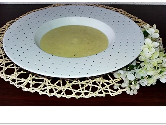 Staudensellerie Creme-Suppe mit gebratenen-Apfelscheiben - Rezept - Bild Nr. 4491