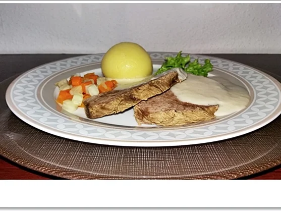 Rezept: Tafelspitz mit Meerrettichsauce und Kartoffelklöße Bild Nr. 4480 Tafelspitz mit Meerrettichsauce und Kartoffelklöße - Rezept - Bild Nr. 4480