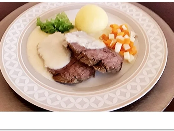 Rezept: Tafelspitz mit Meerrettichsauce und Kartoffelklöße Bild Nr. 4499 Tafelspitz mit Meerrettichsauce und Kartoffelklöße - Rezept - Bild Nr. 4499