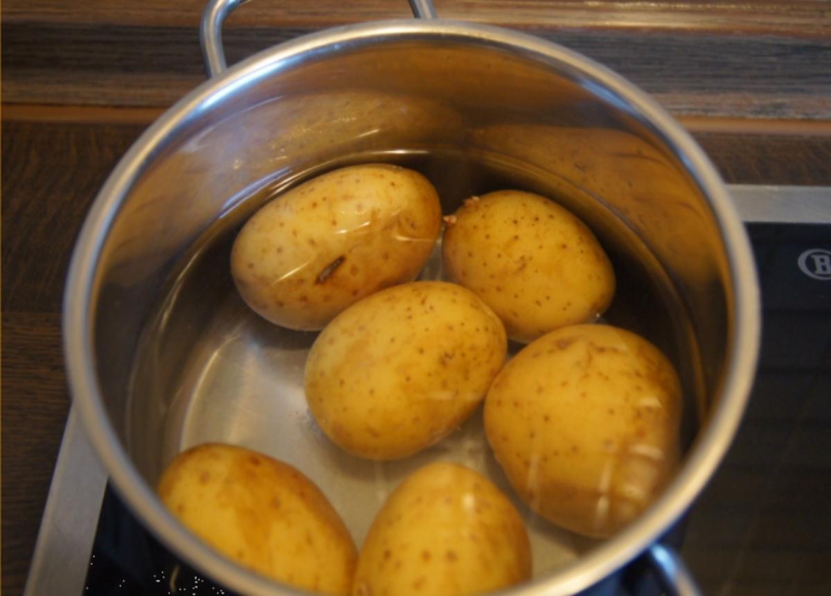 Alaska-Seelachs-Filet mit Rahm-Kohlrabi und Ofenkartoffeln - Rezept - Bild Nr. 4499