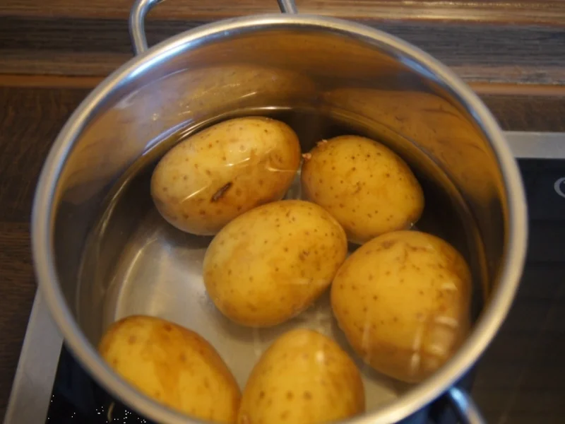 Rezept: Alaska-Seelachs-Filet mit Rahm-Kohlrabi und Ofenkartoffeln Bild Nr. 4499 Alaska-Seelachs-Filet mit Rahm-Kohlrabi und Ofenkartoffeln - Rezept - Bild Nr. 4499