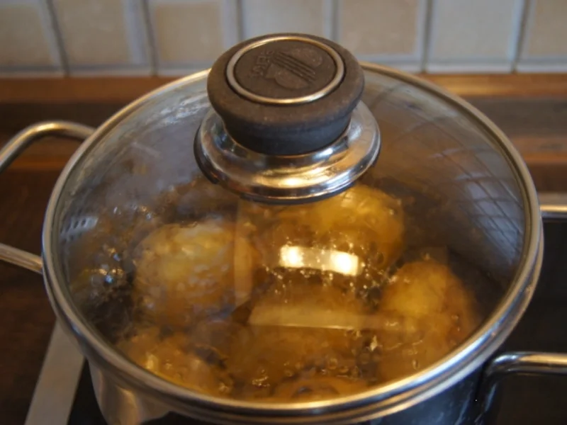 Rezept: Alaska-Seelachs-Filet mit Rahm-Kohlrabi und Ofenkartoffeln Bild Nr. 4501 Alaska-Seelachs-Filet mit Rahm-Kohlrabi und Ofenkartoffeln - Rezept - Bild Nr. 4501