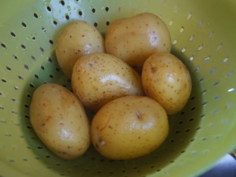 Rezept: Alaska-Seelachs-Filet mit Rahm-Kohlrabi und Ofenkartoffeln Bild Nr. 4502 Alaska-Seelachs-Filet mit Rahm-Kohlrabi und Ofenkartoffeln - Rezept - Bild Nr. 4502