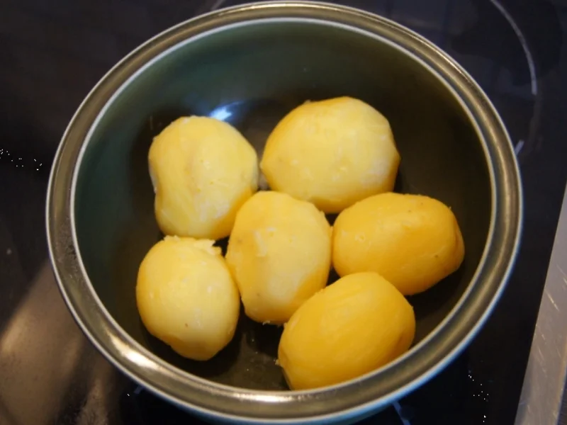 Rezept: Alaska-Seelachs-Filet mit Rahm-Kohlrabi und Ofenkartoffeln Bild Nr. 4503 Alaska-Seelachs-Filet mit Rahm-Kohlrabi und Ofenkartoffeln - Rezept - Bild Nr. 4503